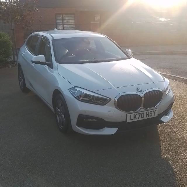 BMW 1 Series 1.5 118i SE 5dr Step Auto Hatchback Petrol WHITE